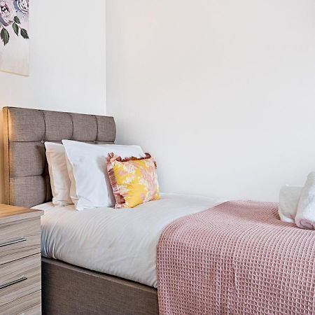 Pass The Keys Luxury Bright Spacious Family Home - Near Beaches Суонзи Екстериор снимка